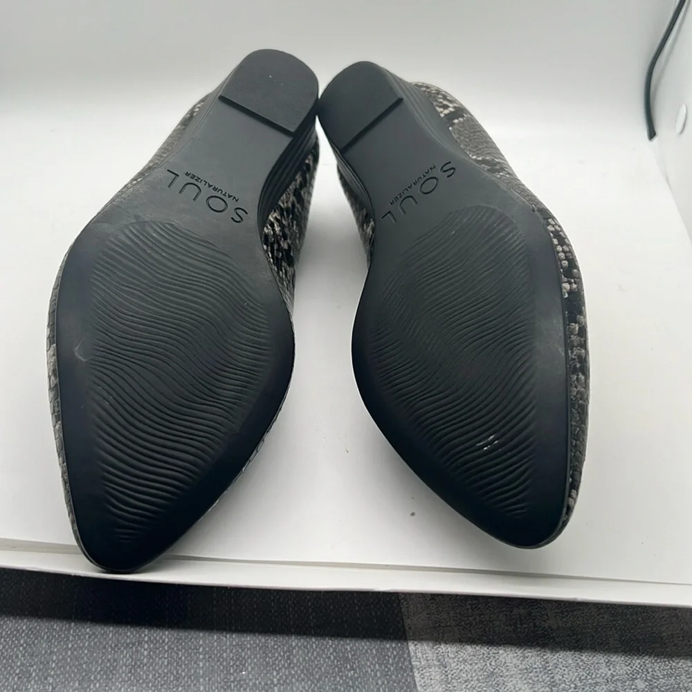 Snakeskin shoes, size 7m Soul Naturalizer.